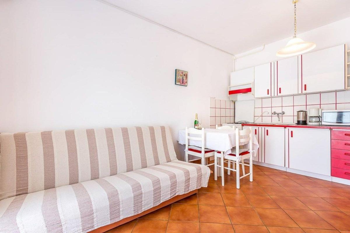 Apartments Dragica Valbandon Exterior foto